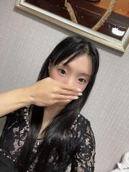 앞머리 만지면 밤이 뜨거워져 멈추지 않는다 ♡