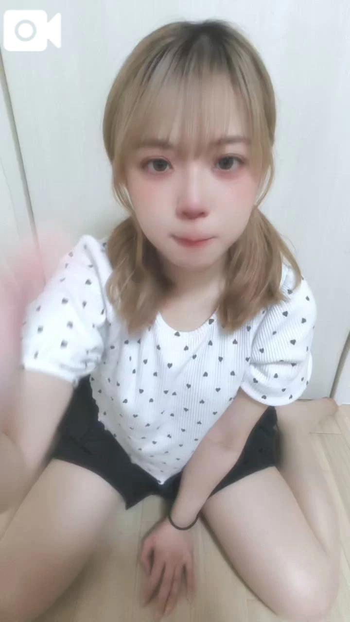 오늘은 날씨가 좋기 때문에 마유는 활기가 가득합니다.